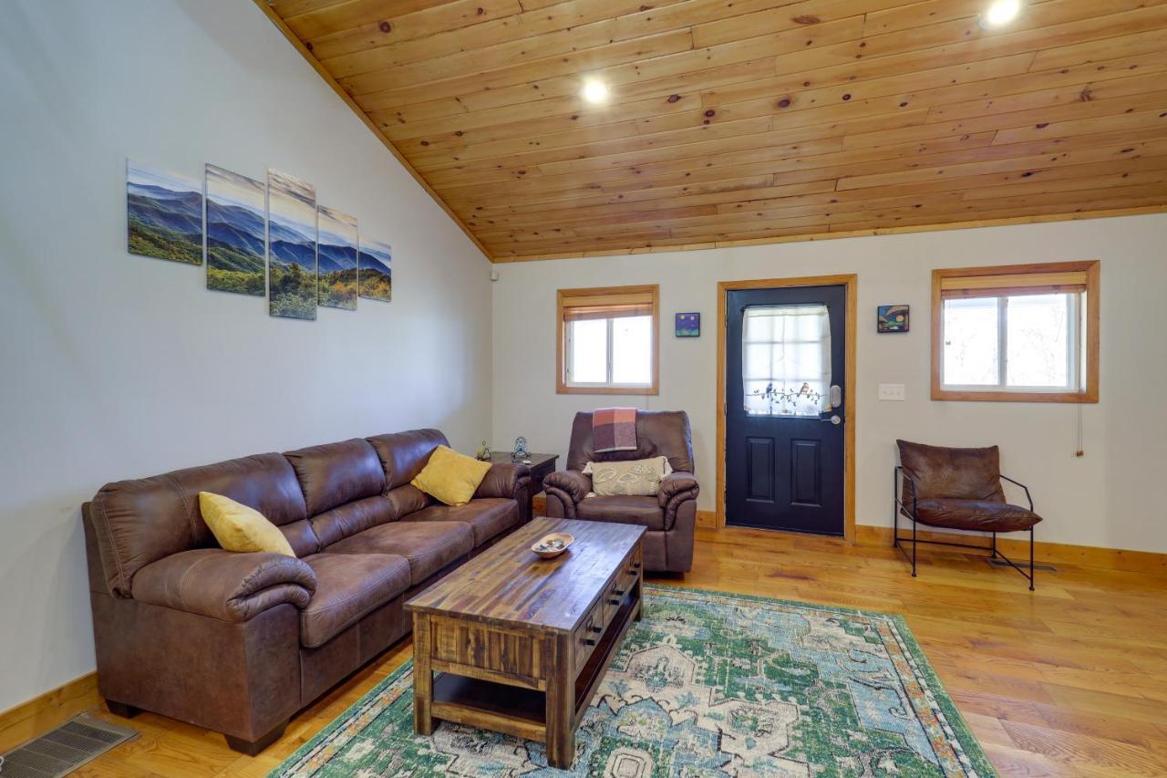 Pet-friendly With Private Fire Pit Holiday home Spruce Pine