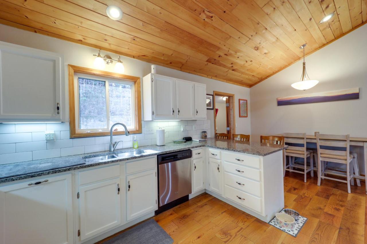 Pet-friendly With Private Fire Pit Holiday home Spruce Pine